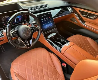 Autohuur Mercedes-Benz S500 2022 in in de VAE, met Benzine brandstof en 429 pk ➤ Vanaf 900 AED per dag.