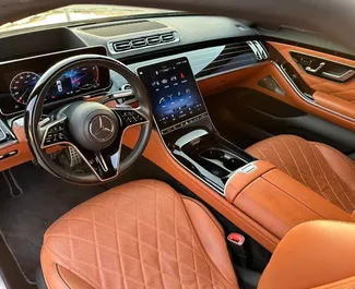 Verhuur Mercedes-Benz S580 e. Premium, Luxe Auto te huur in de VAE ✓ Borg van Borg van 2500 AED ✓ Verzekeringsmogelijkheden TPL.