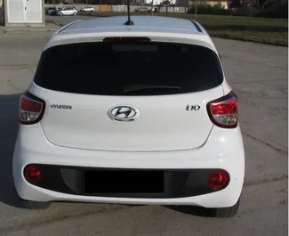 Vooraanzicht van een huurauto Hyundai i10 in Bakoe, Azerbeidzjan ✓ Auto #13500. ✓ Transmissie Automatisch TM ✓ 0 beoordelingen.