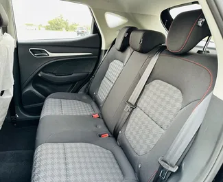 Autohuur MG ZS 2024 in in de VAE, met Benzine brandstof en 120 pk ➤ Vanaf 130 AED per dag.