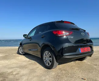 Verhuur Mazda 2. Economy Auto te huur in Cyprus ✓ Borg van Zonder Borg ✓ Verzekeringsmogelijkheden TPL, CDW, SCDW, Passagiers, Diefstal, Jonge.