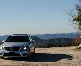 Vooraanzicht van een huurauto Mercedes-Benz C-Class in Tirana, Albanië ✓ Auto #10512. ✓ Transmissie Automatisch TM ✓ 0 beoordelingen.