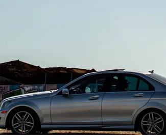 Gas motor van 3,0L van Mercedes-Benz C-Class 2012 te huur in Tirana.