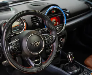 Benzine motor van 2,0L van Mini Clubman 2020 te huur in Batumi.