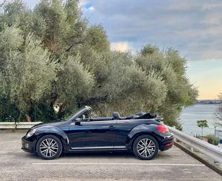 Vooraanzicht van een huurauto Volkswagen Beetle Cabrio in Budva, Montenegro ✓ Auto #13165. ✓ Transmissie Automatisch TM ✓ 0 beoordelingen.