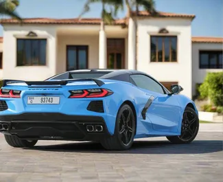 Chevrolet Corvette 2022 beschikbaar voor verhuur in Dubai, met een kilometerlimiet van onbeperkt.