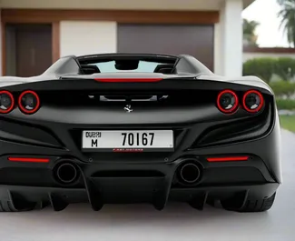 Ferrari F8 Spider 2023 met Aandrijving achteraan systeem, beschikbaar in Dubai.