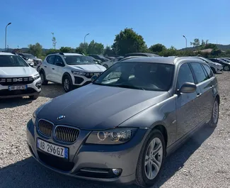 Interieur van BMW 3-series Compact te huur in Albanië. Een geweldige auto met 5 zitplaatsen en een Automatisch transmissie.