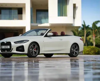 Autohuur BMW 430i Cabrio 2024 in in de VAE, met Benzine brandstof en 255 pk ➤ Vanaf 650 AED per dag.