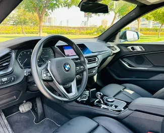 Autohuur BMW 218i 2021 in in de VAE, met Benzine brandstof en 228 pk ➤ Vanaf 350 AED per dag.