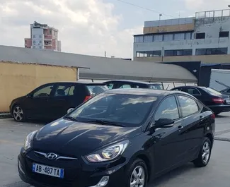 Vooraanzicht van een huurauto Hyundai Accent Blue in Durrës, Albanië ✓ Auto #11535. ✓ Transmissie Automatisch TM ✓ 0 beoordelingen.