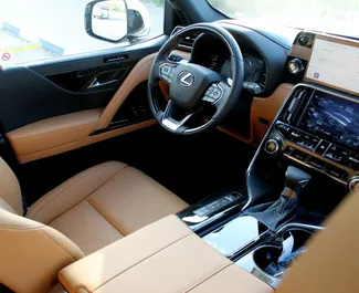 Autohuur Lexus LX570 2023 in in de VAE, met Benzine brandstof en 409 pk ➤ Vanaf 1300 AED per dag.