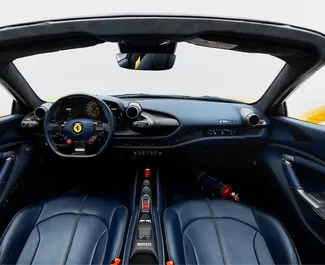 Benzine motor van 3,0L van Ferrari F8 Spider 2022 te huur in Dubai.