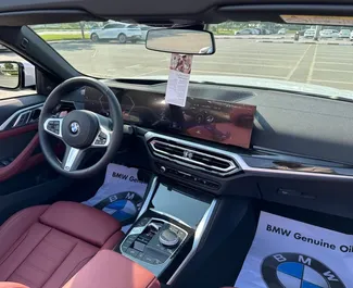 Verhuur BMW 430i Cabrio. Premium, Luxe, Cabriolet Auto te huur in de VAE ✓ Borg van Borg van 2500 AED ✓ Verzekeringsmogelijkheden TPL.