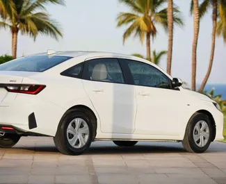 Toyota Yaris Ativ 2023 beschikbaar voor verhuur in Dubai, met een kilometerlimiet van onbeperkt.