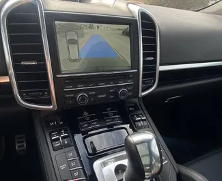Huur een Porsche Cayenne in Tbilisi Georgië