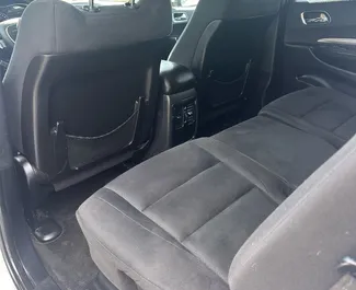 Interieur van Dodge Durango te huur in Georgië. Een geweldige auto met 5 zitplaatsen en een Automatisch transmissie.
