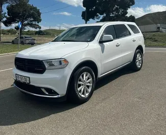 Vooraanzicht van een huurauto Dodge Durango in Tbilisi, Georgië ✓ Auto #13464. ✓ Transmissie Automatisch TM ✓ 0 beoordelingen.