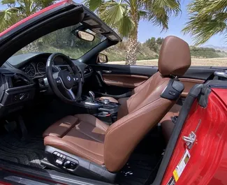 BMW 218i Cabrio 2020 met Vooraandrijving systeem, beschikbaar in Alicante.