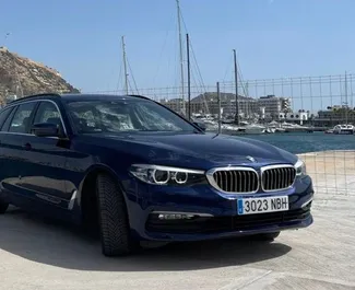 Vooraanzicht van een huurauto BMW 530d in Alicante, Spanje ✓ Auto #13169. ✓ Transmissie Automatisch TM ✓ 0 beoordelingen.