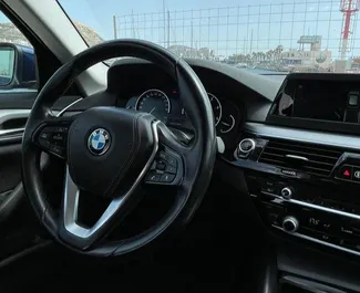Diesel motor van L van BMW 530d 2017 te huur in Alicante.