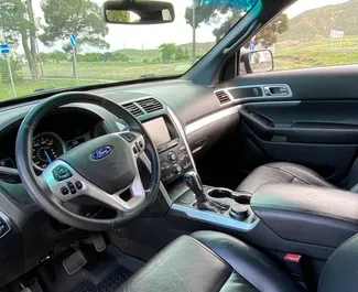 Ford Explorer 2018 beschikbaar voor verhuur in Tbilisi, met een kilometerlimiet van 250 km/dag.