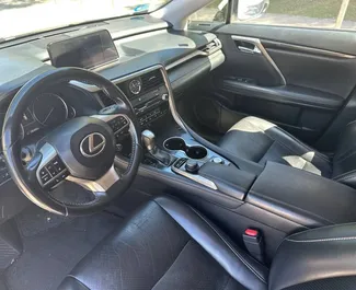 Interieur van Lexus RX 450 te huur in Spanje. Een geweldige auto met 5 zitplaatsen en een Automatisch transmissie.