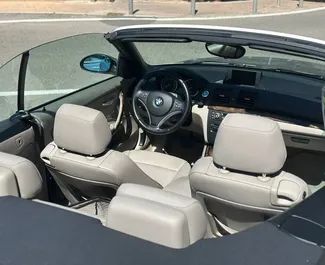 Interieur van BMW 120d Cabrio te huur in Spanje. Een geweldige auto met 4 zitplaatsen en een Automatisch transmissie.