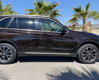 Autohuur BMW X5 2017 in in Spanje, met Diesel brandstof en  pk ➤ Vanaf 120 EUR per dag.