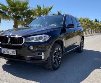 Interieur van BMW X5 te huur in Spanje. Een geweldige auto met 5 zitplaatsen en een Automatisch transmissie.