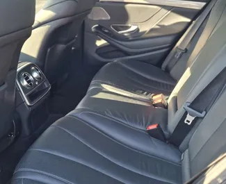 Mercedes-Benz S350 2018 beschikbaar voor verhuur in Alicante, met een kilometerlimiet van 200 km/dag.