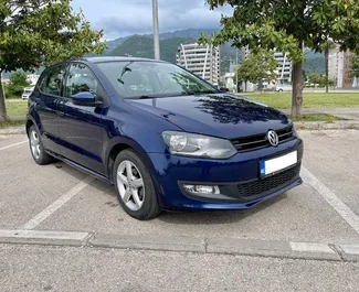 Vooraanzicht van een huurauto Volkswagen Polo in Bar, Montenegro ✓ Auto #13241. ✓ Transmissie Handmatig TM ✓ 0 beoordelingen.