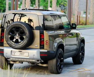 Benzine motor van 2,0L van Land Rover Defender 2022 te huur in Dubai.