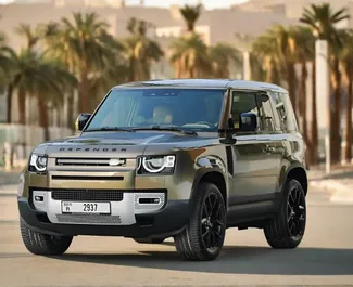Vooraanzicht van een huurauto Land Rover Defender in Dubai, Verenigde Arabische Emiraten ✓ Auto #13459. ✓ Transmissie Automatisch TM ✓ 0 beoordelingen.