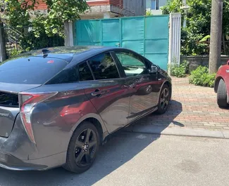 Autohuur Toyota Prius 2016 in in Georgië, met Hybride brandstof en 121 pk ➤ Vanaf 83 GEL per dag.