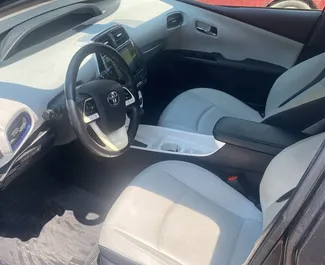Verhuur Toyota Prius. Economy, Comfort Auto te huur in Georgië ✓ Borg van Borg van 280 GEL ✓ Verzekeringsmogelijkheden TPL, CDW, Passagiers.