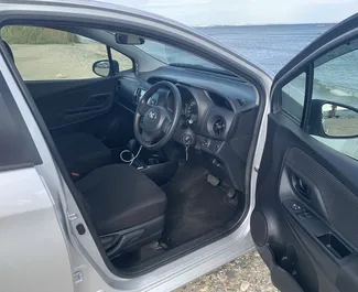 Verhuur Toyota Vitz. Economy Auto te huur in Cyprus ✓ Borg van Zonder Borg ✓ Verzekeringsmogelijkheden TPL, CDW, SCDW, Passagiers, Diefstal, Jonge.