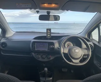 Benzine motor van 1,3L van Toyota Vitz 2016 te huur in Larnaca.