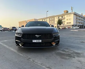 Vooraanzicht van een huurauto Ford Mustang Cabrio in Dubai, Verenigde Arabische Emiraten ✓ Auto #13588. ✓ Transmissie Automatisch TM ✓ 0 beoordelingen.