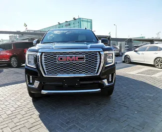 Vooraanzicht van een huurauto GMC Yukon in Dubai, Verenigde Arabische Emiraten ✓ Auto #13593. ✓ Transmissie Automatisch TM ✓ 0 beoordelingen.