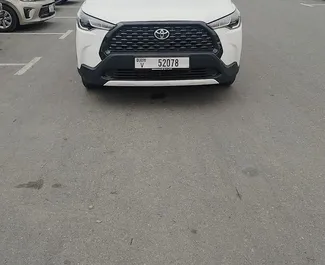 Autohuur Toyota Corolla Cross 2024 in in de VAE, met Benzine brandstof en 196 pk ➤ Vanaf 67 AED per dag.