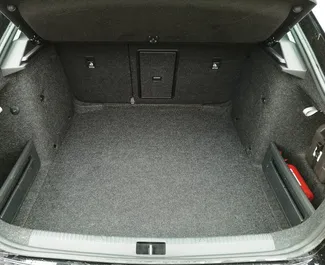 Interieur van Skoda Octavia te huur in Wit-Rusland. Een geweldige auto met 5 zitplaatsen en een Automatisch transmissie.