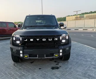 Jetour T2 2024 beschikbaar voor verhuur in Dubai, met een kilometerlimiet van onbeperkt.