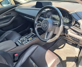 Mazda CX-30 2022 beschikbaar voor verhuur in Limassol, met een kilometerlimiet van onbeperkt.