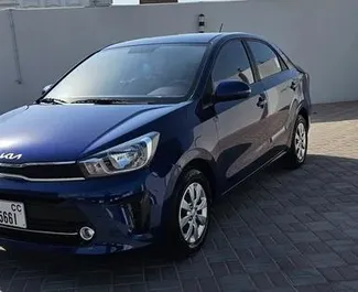 Vooraanzicht van een huurauto Kia Pegas in Dubai, Verenigde Arabische Emiraten ✓ Auto #14001. ✓ Transmissie Automatisch TM ✓ 0 beoordelingen.