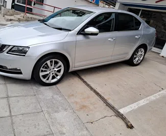 Vooraanzicht van een huurauto Skoda Octavia in Limassol, Cyprus ✓ Auto #3888. ✓ Transmissie Automatisch TM ✓ 2 beoordelingen.