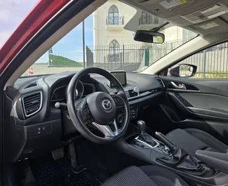 Benzine motor van 2,0L van Mazda 3 2017 te huur in Tbilisi.