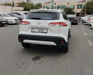 Vooraanzicht van een huurauto Toyota Corolla Cross in Dubai, Verenigde Arabische Emiraten ✓ Auto #13960. ✓ Transmissie Automatisch TM ✓ 0 beoordelingen.