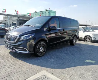 Vooraanzicht van een huurauto Mercedes-Benz Viano in Dubai, Verenigde Arabische Emiraten ✓ Auto #13621. ✓ Transmissie Automatisch TM ✓ 0 beoordelingen.