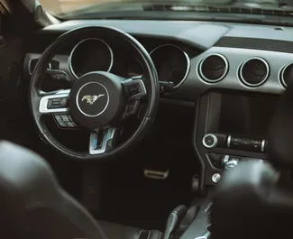 Verhuur Ford Mustang Cabrio. Premium, Luxe, Cabriolet Auto te huur in Georgië ✓ Borg van Borg van 550 GEL ✓ Verzekeringsmogelijkheden TPL, CDW.